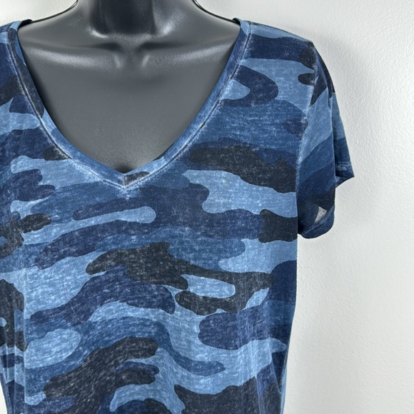 ✨3/$25✨ Lucky Brand Blue Camo Semi-Sheer T-Shirt - M - Picture 5 of 8